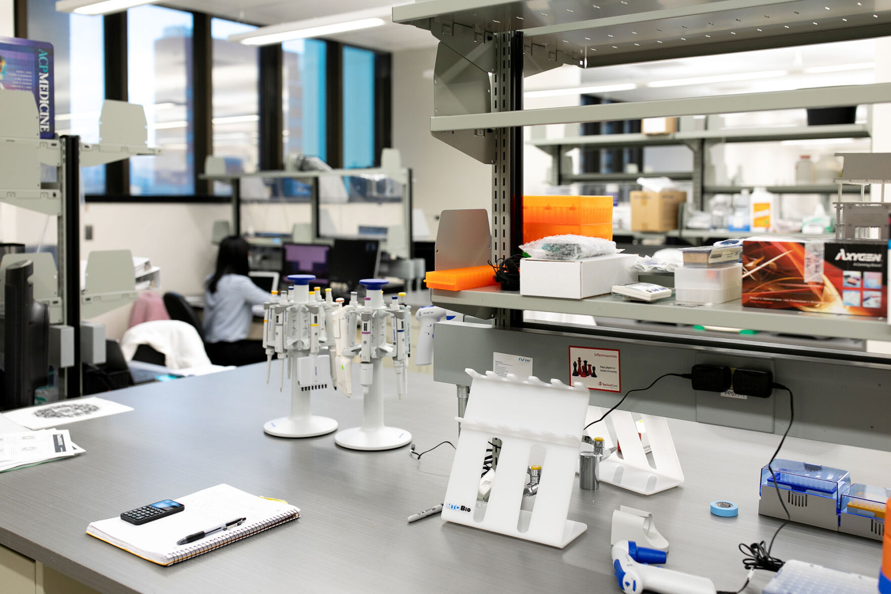 Roswell-Park-lab.jpg